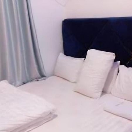 Charles Groove Hotel & Suit Port Harcourt Buitenkant foto