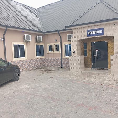 Charles Groove Hotel & Suit Port Harcourt Buitenkant foto