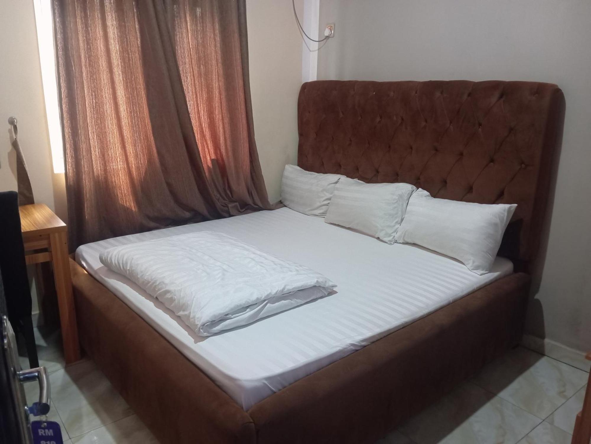Charles Groove Hotel & Suit Port Harcourt Buitenkant foto